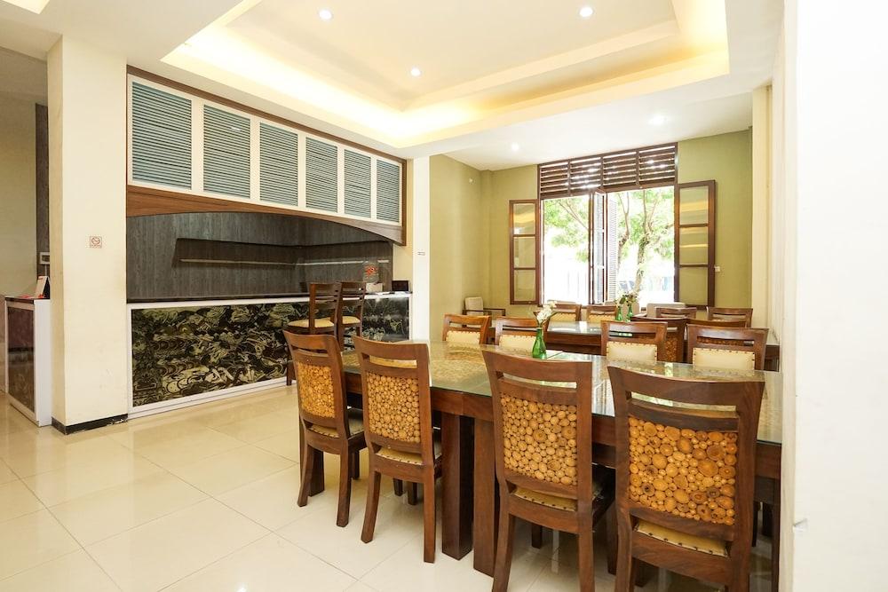 Oyo 282 Putri Utari Residence Malang Exteriér fotografie