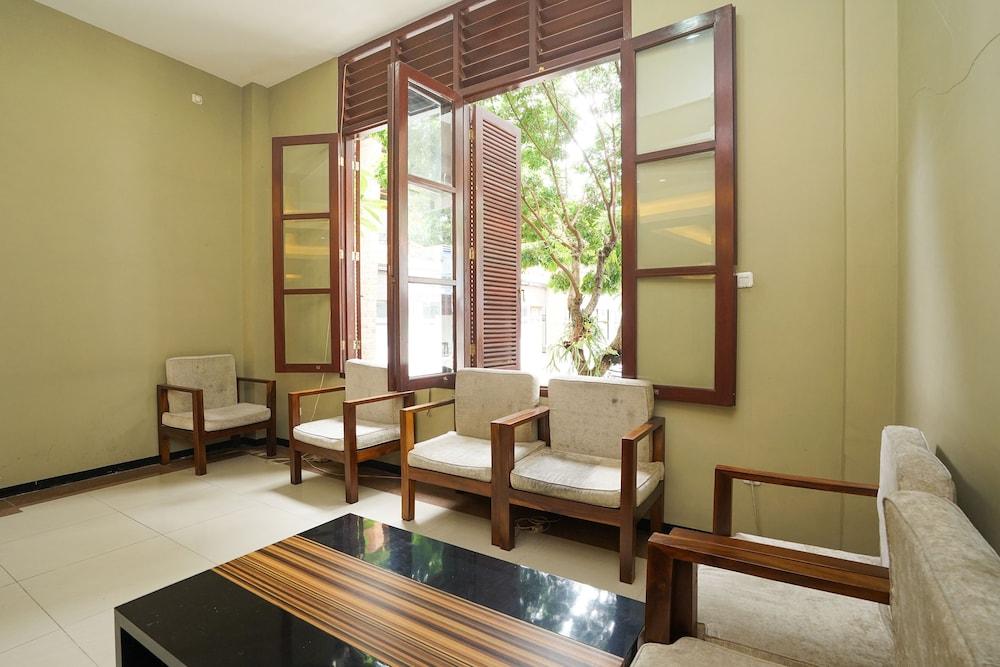 Oyo 282 Putri Utari Residence Malang Exteriér fotografie