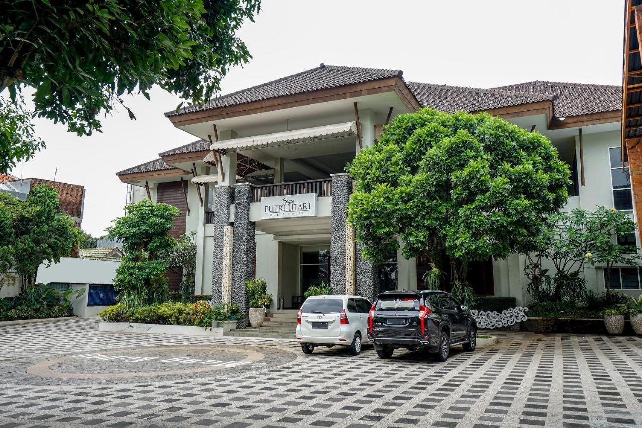 Oyo 282 Putri Utari Residence Malang Exteriér fotografie