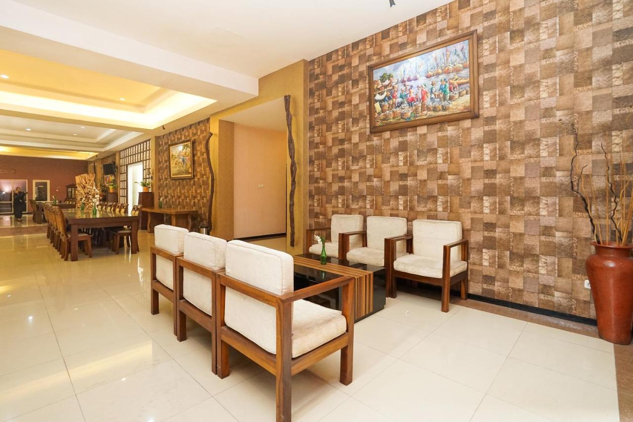Oyo 282 Putri Utari Residence Malang Exteriér fotografie